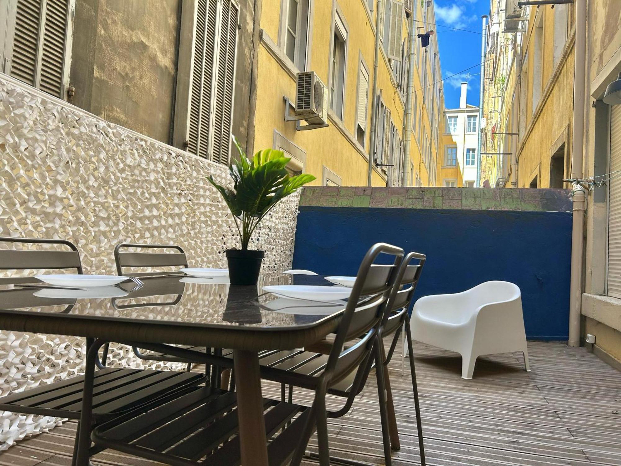 Chez Marie Et Romain- Appartement De Charme Au Coeur De La Joliette Proche Panier Centre Ville Marseille Kültér fotó